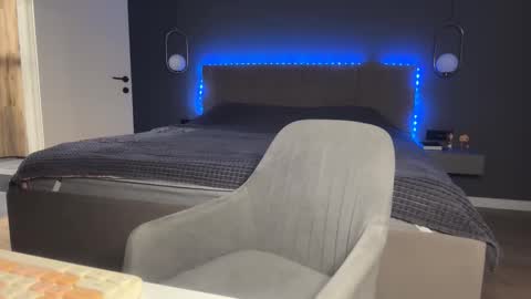 Kristi online show from 11-18-25, 04:06