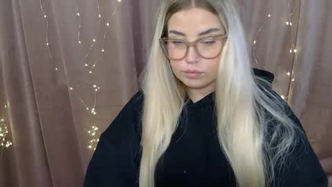 Snapshot of kristyflowers chatting on 12-16-24, 07:48 KristyFlowers online show from 12-16-24, 07:48