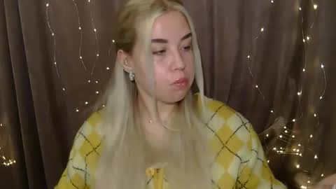 Snapshot of kristyflowers chatting on 12-20-24, 06:40 KristyFlowers online show from 12-20-24, 06:40