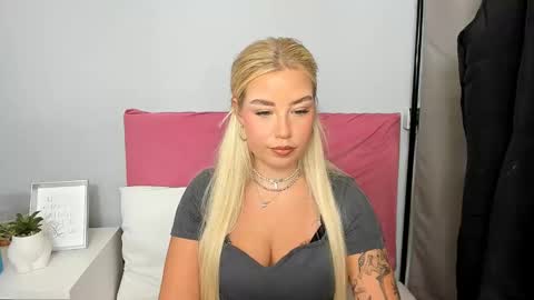 Snapshot of kristyflowers chatting on 01-15-25, 06:01 KristyFlowers online show from 01-15-25, 06:01