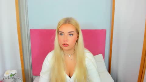 Snapshot of kristyflowers chatting on 02-02-25, 06:15 KristyFlowers online show from 02-02-25, 06:15