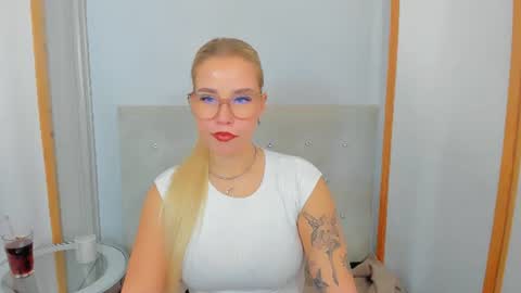 Snapshot of kristyflowers chatting on 03-04-25, 06:26 KristyFlowers online show from 03-04-25, 06:26