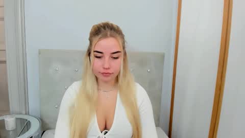 Snapshot of kristyflowers chatting on 03-11-25, 08:41 KristyFlowers online show from 03-11-25, 08:41