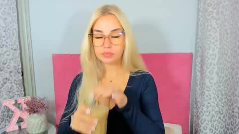 Snapshot of kristyflowers chatting on 10-18-25, 05:10 KristyFlowers online show from 10-18-25, 05:10