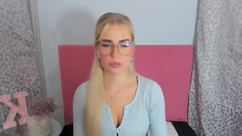 Snapshot of kristyflowers chatting on 11-22-25, 10:14 KristyFlowers online show from 11-22-25, 10:14