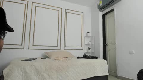 Snapshot of kristyl_paez chatting on 01-17-26, 07:50 Cristina online show from 01-17-26, 07:50