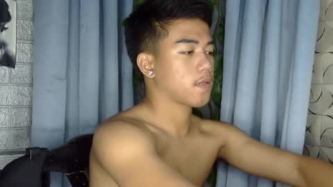 Snapshot of kritthanarkorn chatting on 05-08-26, 02:55 kritthanarkorn online show from 05-08-26, 02:55