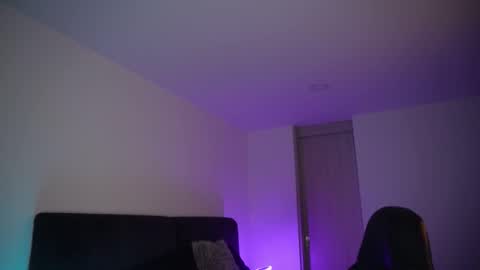 Snapshot of krops_ chatting on 11-30-25, 04:05 KROPS online show from 11-30-25, 04:05