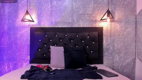 Kystal Taylor online show from 10-06-25, 01:08