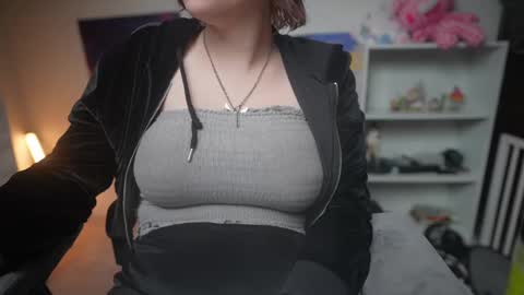 Snapshot of krystalsyxx chatting on 03-04-25, 02:17 Krystal Syx online show from 03-04-25, 02:17