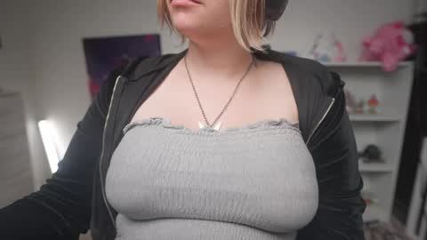 Snapshot of krystalsyxx chatting on 10-08-25, 10:51 Krystal Syx online show from 10-08-25, 10:51