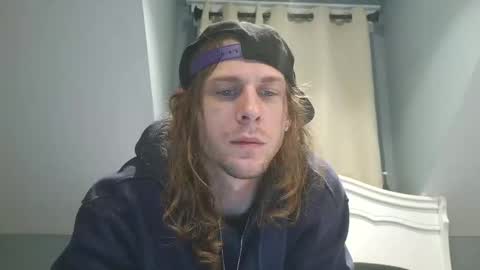 Snapshot of krytiar1992 chatting on 10-21-25, 02:01 krytiar1992 online show from 10-21-25, 02:01