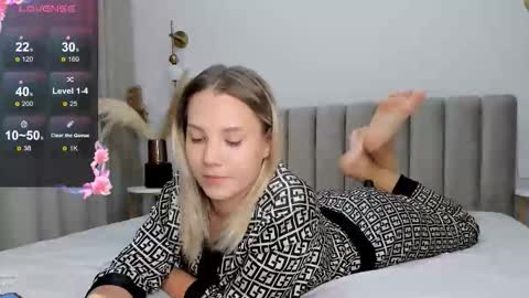 Snapshot of ksusha__sweet chatting on 09-21-25, 09:16 Lady online show from 09-21-25, 09:16