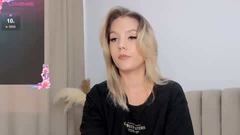 Snapshot of ksusha__sweet chatting on 09-23-25, 01:36 Lady online show from 09-23-25, 01:36