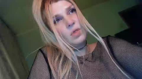 Snapshot of kudesnizza chatting on 02-09-25, 02:18 Annika MTF ts post -op online show from 02-09-25, 02:18