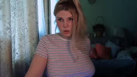 Snapshot of kudesnizza chatting on 02-21-25, 10:28 Annika MTF ts post -op online show from 02-21-25, 10:28