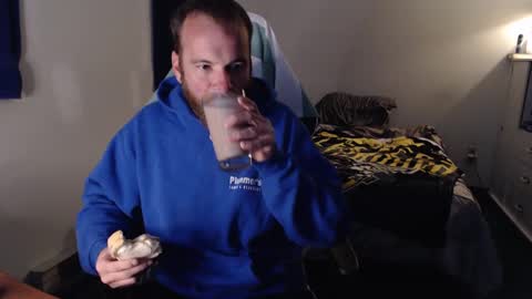 Snapshot of kuggy570 chatting on 09-10-25, 12:32 Kuggy online show from 09-10-25, 12:32