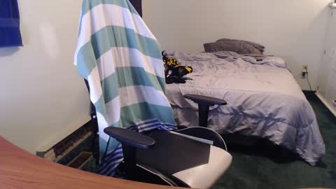 Snapshot of kuggy570 chatting on 09-30-25, 10:15 Kuggy online show from 09-30-25, 10:15