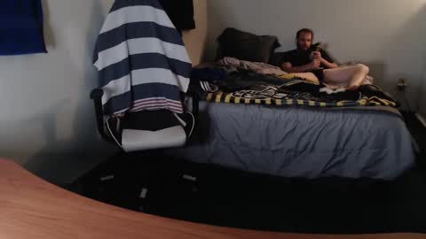 Snapshot of kuggy570 chatting on 10-19-25, 12:00 Kuggy online show from 10-19-25, 12:00