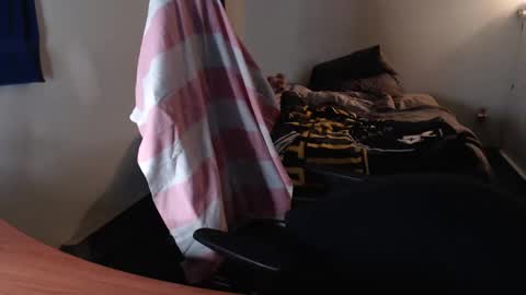 Snapshot of kuggy570 chatting on 10-25-25, 11:40 Kuggy online show from 10-25-25, 11:40