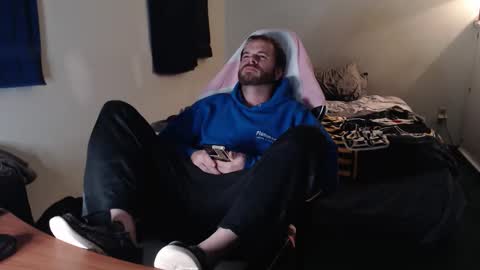 Snapshot of kuggy570 chatting on 11-23-25, 01:16 Kuggy online show from 11-23-25, 01:16