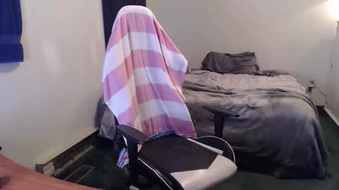 Snapshot of kuggy570 chatting on 04-23-26, 12:12 Kuggy online show from 04-23-26, 12:12