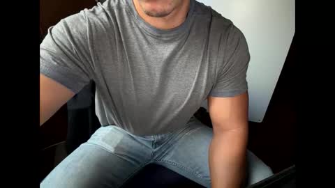 Snapshot of kungfu600 chatting on 12-18-25, 03:07 kungfu600 online show from 12-18-25, 03:07