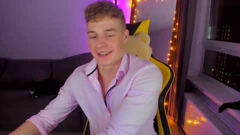 Snapshot of kurt_hanssen chatting on 11-16-25, 08:25 kurt_hanssen online show from 11-16-25, 08:25