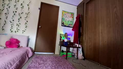 kusshy33 online show from 10-01-25, 07:42