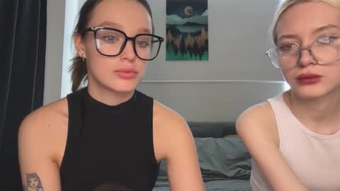 Bella and Alexandra online show from 11-27-25, 11:45