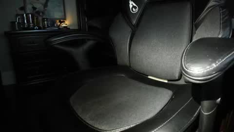 Snapshot of kwufbenk chatting on 12-16-25, 07:13 kwufbenk online show from 12-16-25, 07:13