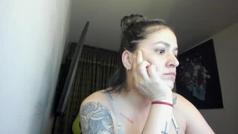 Snapshot of kyhara chatting on 06-11-26, 02:44 kyhara online show from 06-11-26, 02:44