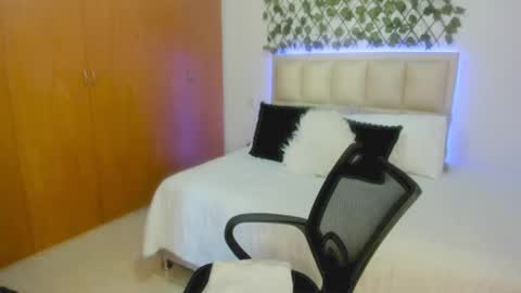 SOPHIA independent model  online show from 05-26-26, 03:08