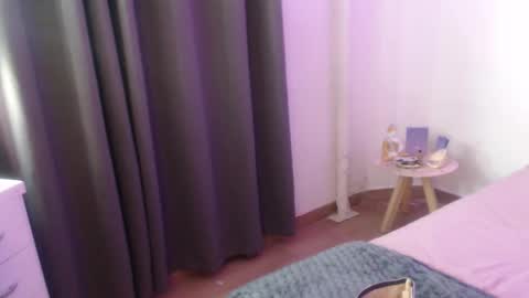 Snapshot of kylie444 chatting on 11-25-25, 01:16 Sara online show from 11-25-25, 01:16