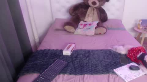 Snapshot of kylie444 chatting on 11-27-25, 02:24 Sara online show from 11-27-25, 02:24