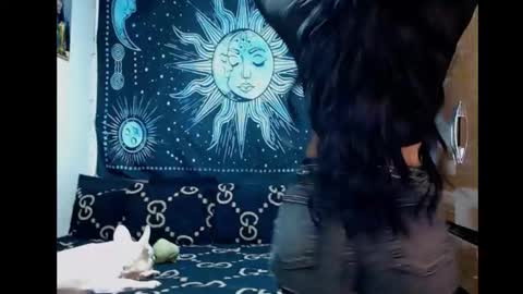 kylie online show from 10-23-25, 08:40