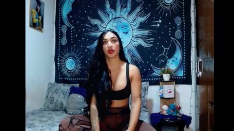 kylie online show from 10-30-25, 10:43