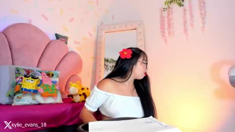 Kylie online show from 03-07-25, 08:34