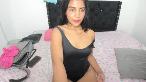 kylie_hot34 online show from 09-27-25, 08:47