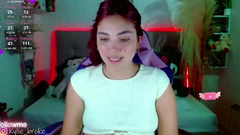 Snapshot of kylie_hottt_ chatting on 10-22-25, 09:25 k ylie online show from 10-22-25, 09:25
