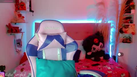 Snapshot of kylie_hottt_ chatting on 10-31-25, 09:16 k ylie online show from 10-31-25, 09:16