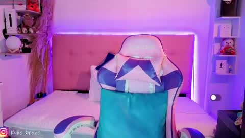 Snapshot of kylie_hottt_ chatting on 04-23-26, 09:17 k ylie online show from 04-23-26, 09:17