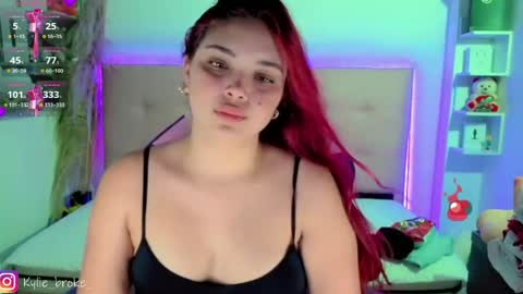 Snapshot of kylie_hottt_ chatting on 04-27-26, 10:19 k ylie online show from 04-27-26, 10:19