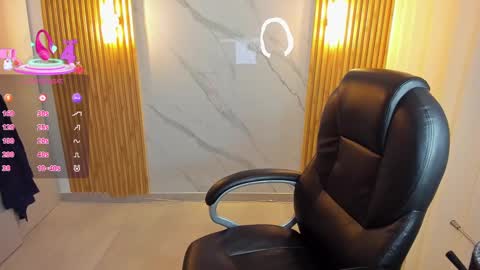 Snapshot of kylie_jones6 chatting on 09-18-25, 02:57 KYLIE online show from 09-18-25, 02:57