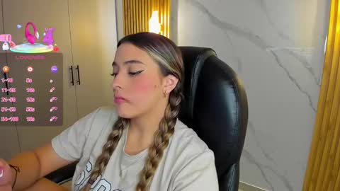 Snapshot of kylie_jones6 chatting on 09-23-25, 03:09 KYLIE online show from 09-23-25, 03:09