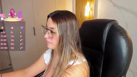 Snapshot of kylie_jones6 chatting on 09-25-25, 02:48 KYLIE online show from 09-25-25, 02:48