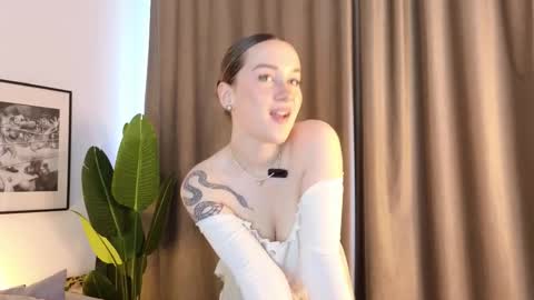 Snapshot of kylie_moss chatting on 02-10-25, 09:47 Anna online show from 02-10-25, 09:47