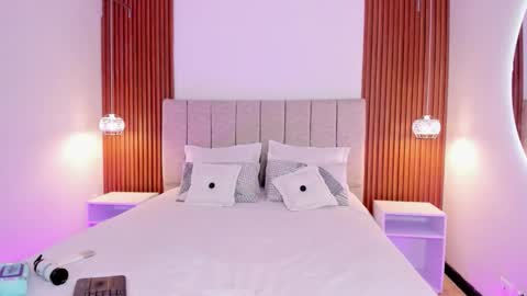 kloe sofia online show from 11-19-25, 01:11