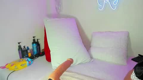 Snapshot of kylie_sttel chatting on 12-21-24, 11:33 kylie Sttel online show from 12-21-24, 11:33