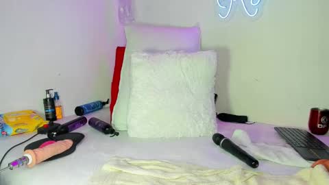 Snapshot of kylie_sttel chatting on 12-31-24, 03:55 kylie Sttel online show from 12-31-24, 03:55